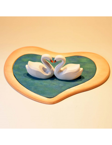 Houten hartvormige vijver