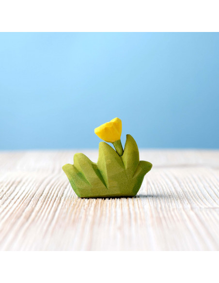 Gras klein met gele bloem