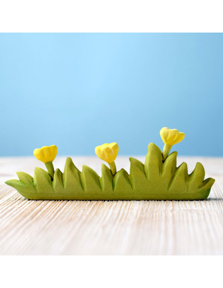 Groot gras met gele bloemen