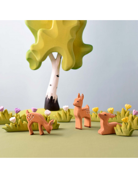 Gras klein met witte bloem