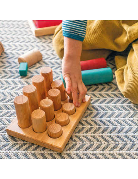 Kleine cilinders in sorteerbord naturel