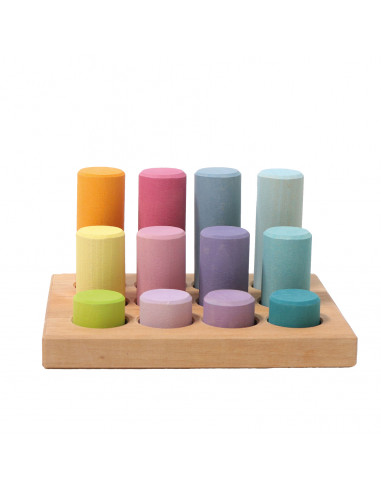 Kleine cilinders in sorteerbord pastel