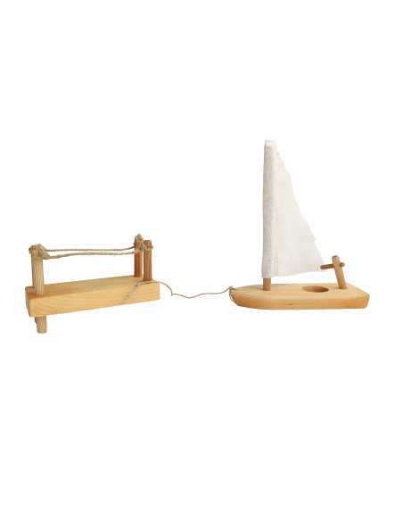 Aanlegsteiger met zeilboot