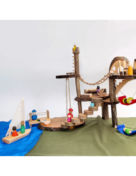 Aanlegsteiger met zeilboot