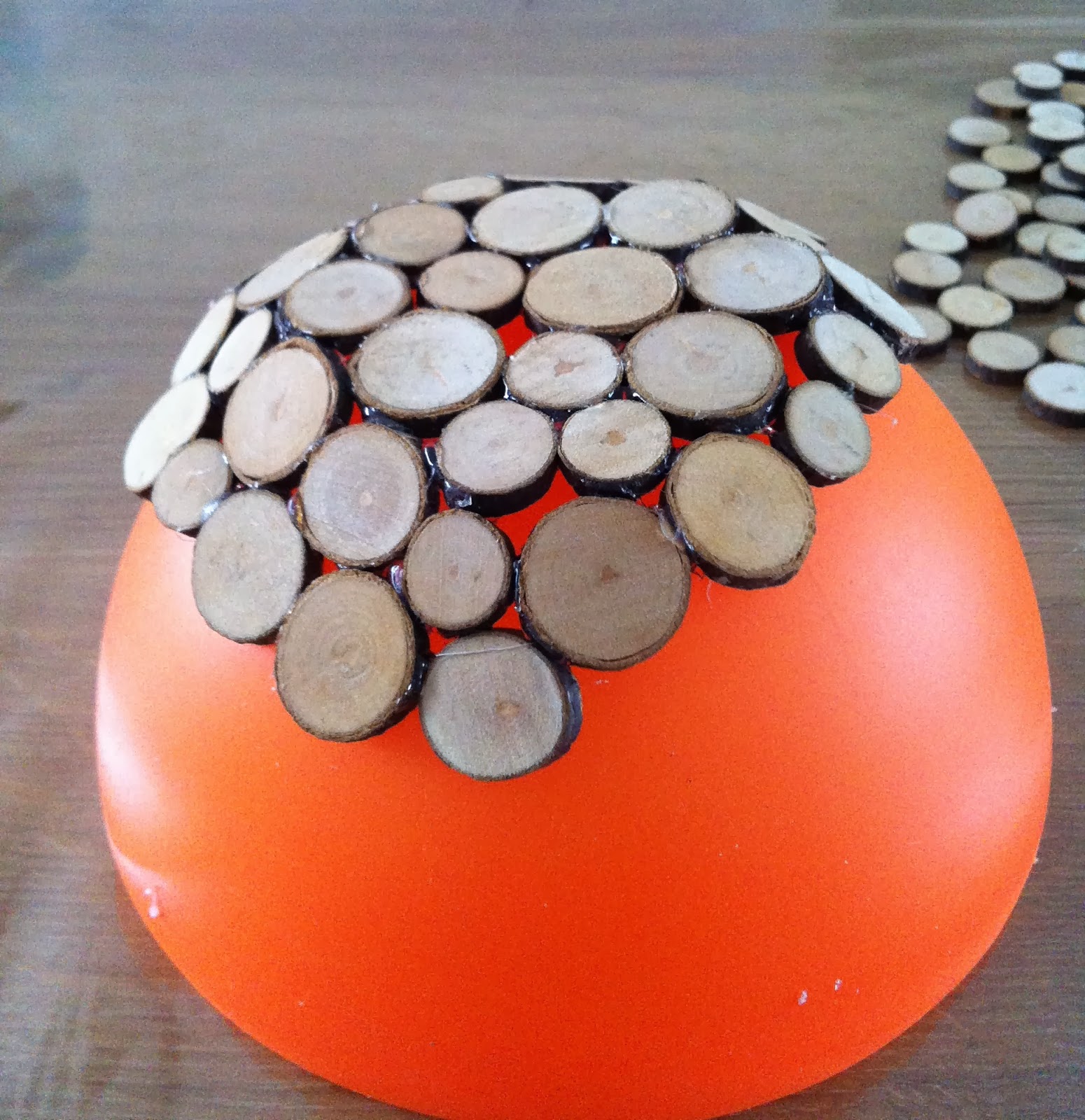 Tactiel gevoel Zeggen kogel Knutsel een schaal van houtplakjes - Houtspel - Duurzaam houten speelgoed